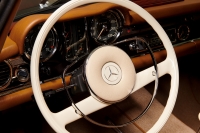 Mercedes-Benz 230 SL Pagoda